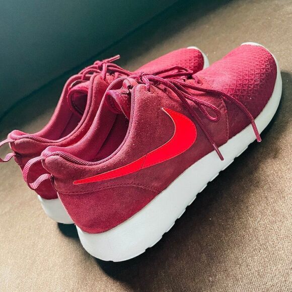 Mint Condition NIKE Roshe Run Burgundy Suede Sz 9 - Picture 6 of 8